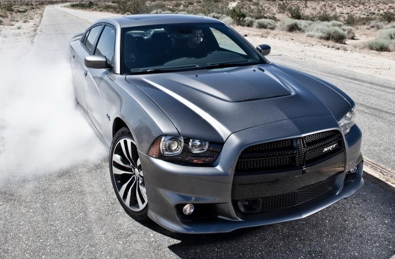 Додж Чарджер srt8