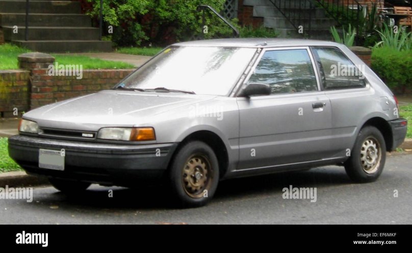 Mazda 323 1990 хэтчбек