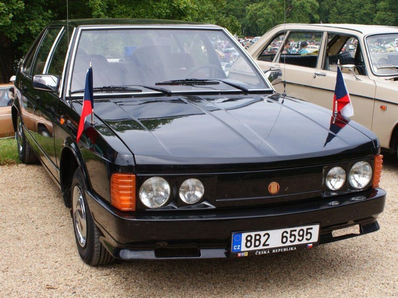 Татра легковая 613