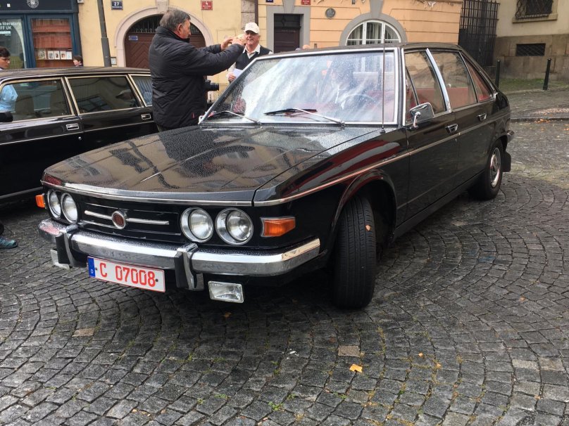 Татра легковая 613