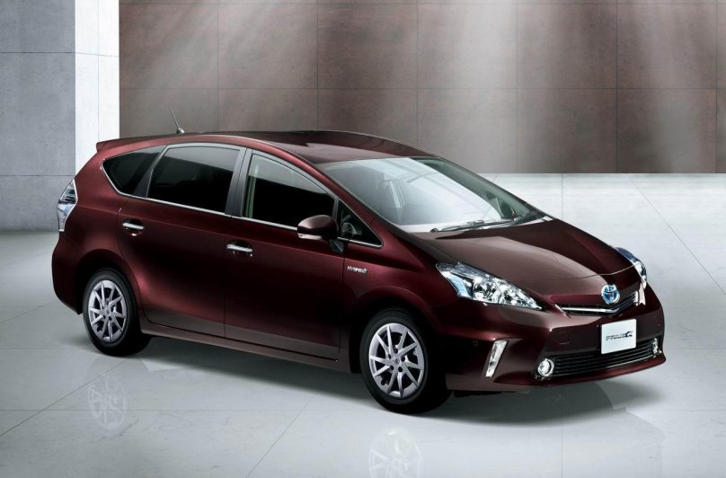 Toyota Prius Alpha 2013