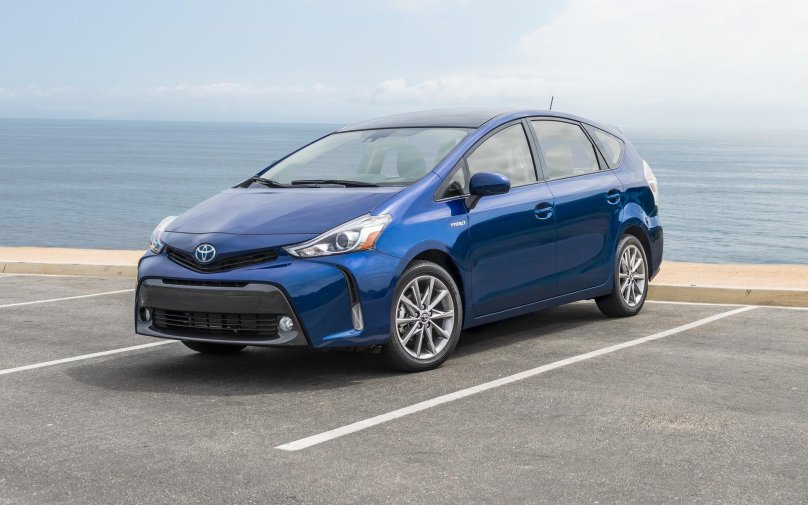 Toyota Prius Alpha 2017