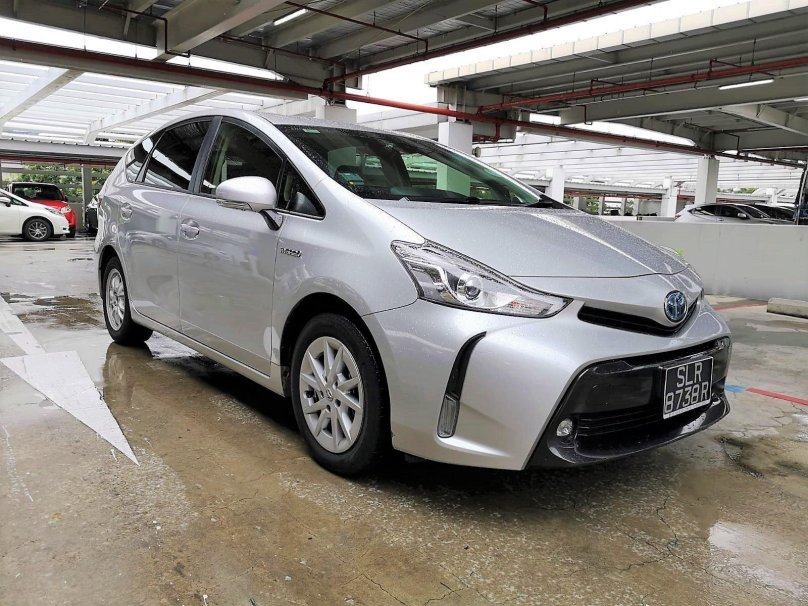 Toyota Prius Alpha 2019