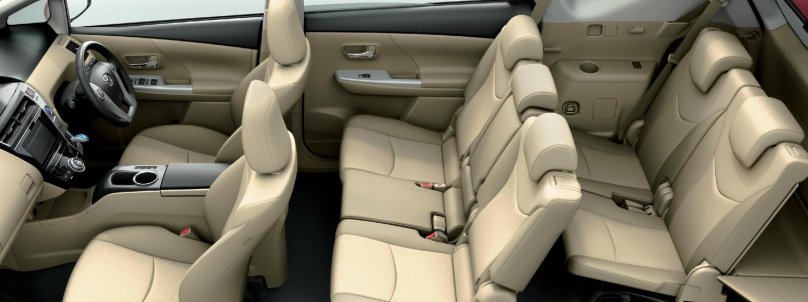 Prius Alpha 2015 салон