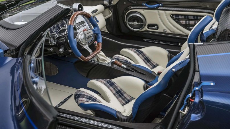 Pagani Zonda салон