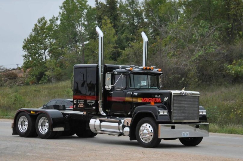 Грузовики Mack Superliner