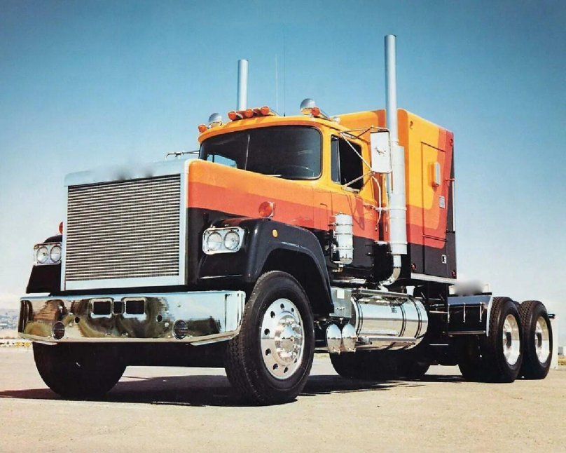 Грузовики Mack Superliner