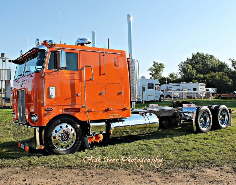Peterbilt 352 Cabover