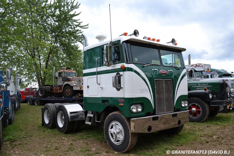 Peterbilt 352 Cabover