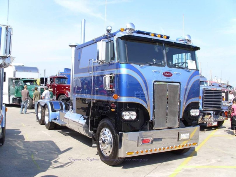 Грузовики Петербилт 362