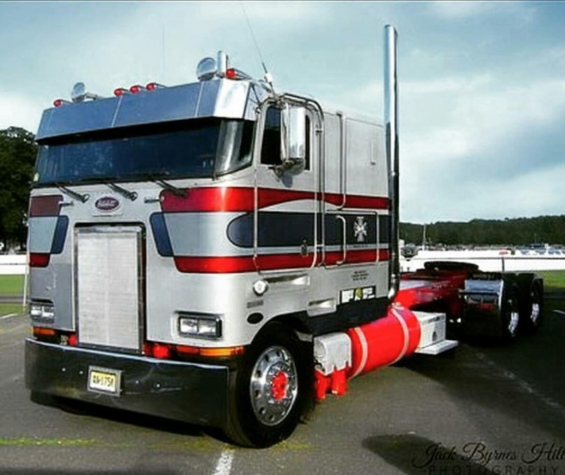 Тягач Peterbilt 362