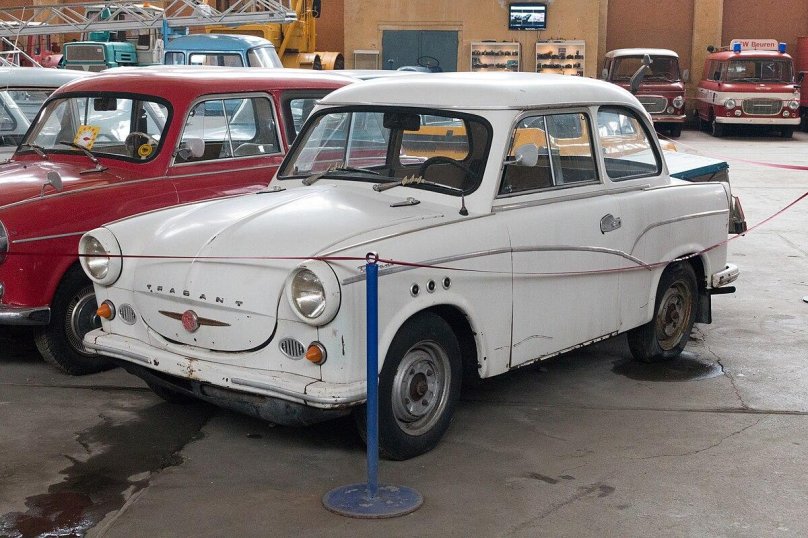 Памятник Чехия Трабант