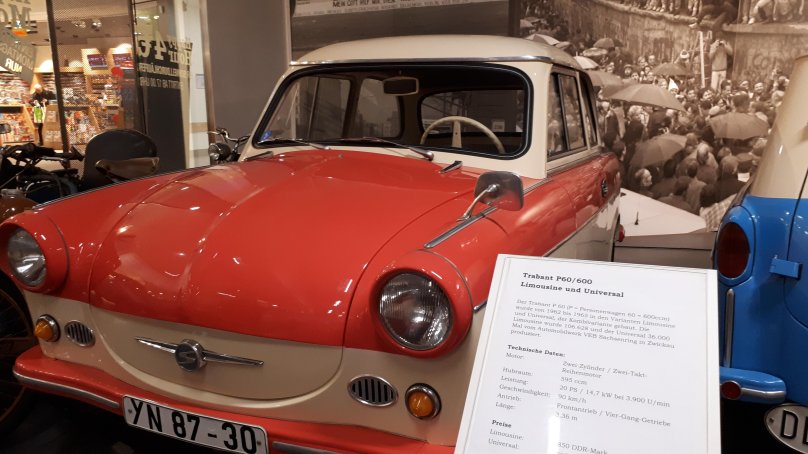 Памятник Чехия Трабант