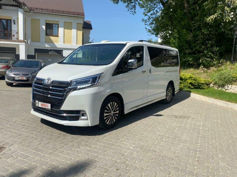 Тойота Hiace 2020