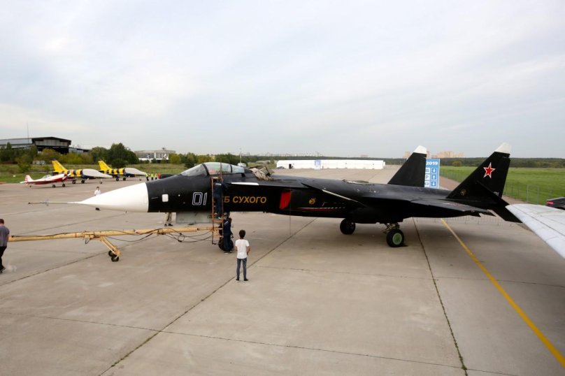 Су-47 истребитель