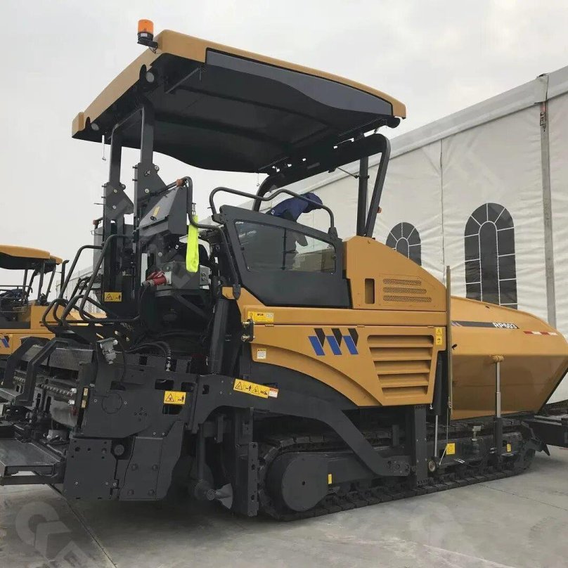 Асфальтоукладчик гусеничный XCMG rp603,