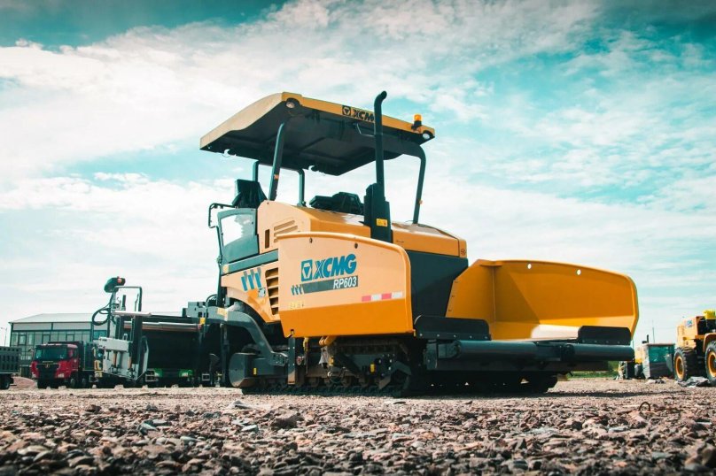 Асфальтоукладчик XCMG rp603