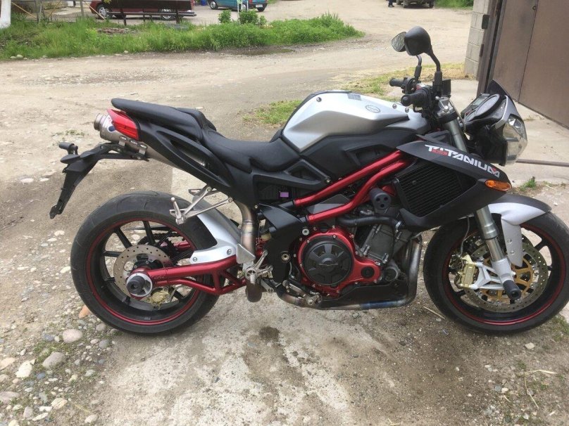 Мотоцикл Benelli с двигателем 645