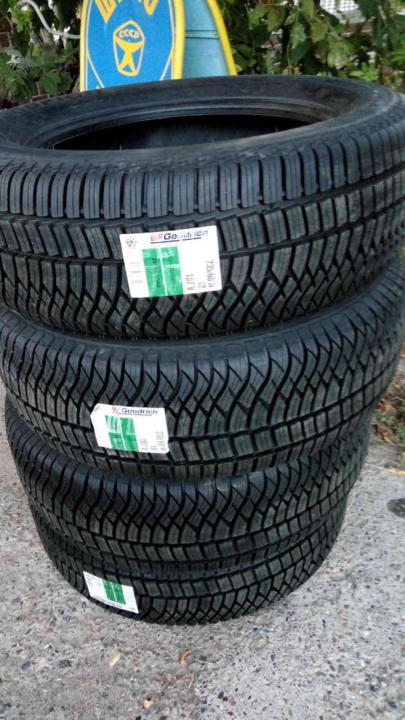 235 60 18 BFGOODRICH Urban Terrain