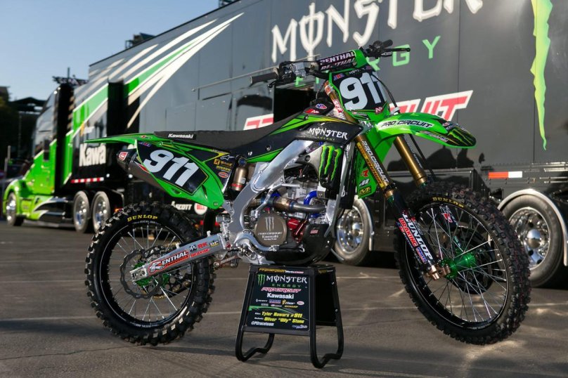 Мотоцикл Кавасаки монстр