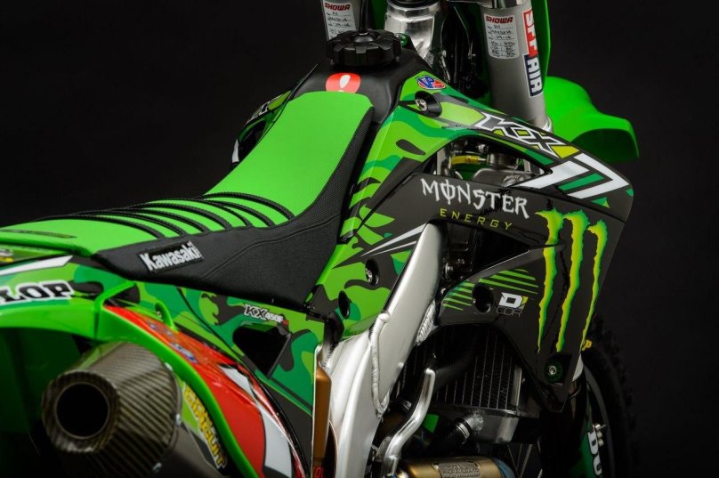 Мотоцикл Кавасаки монстр