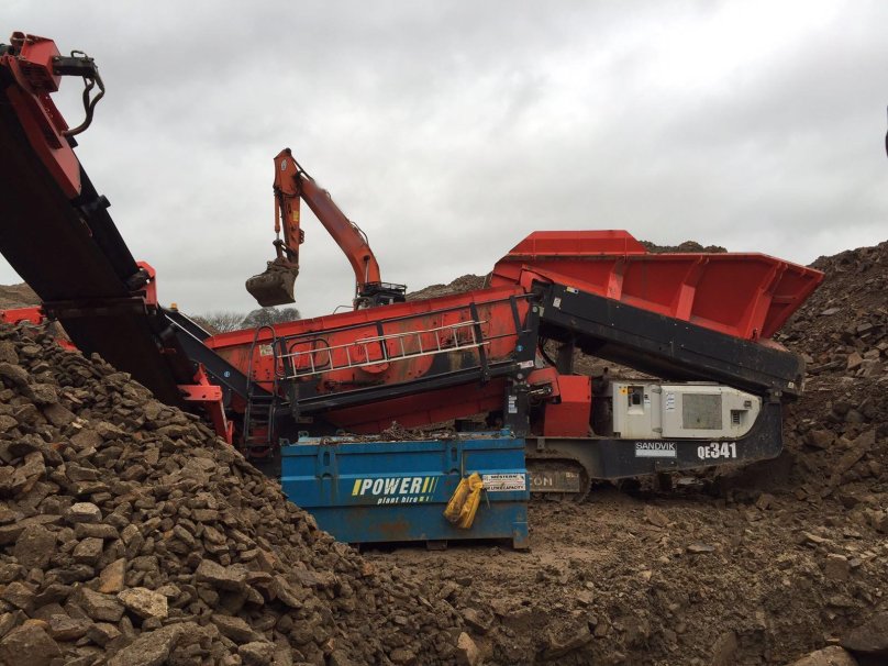 Мобильный грохот Sandvik qa440,