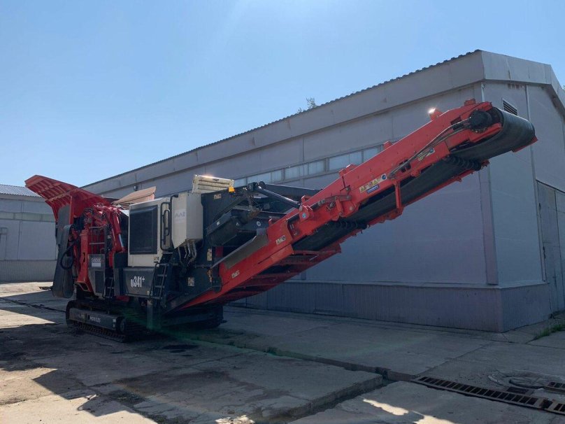 Sandvik qj341 track-Mounted crusher