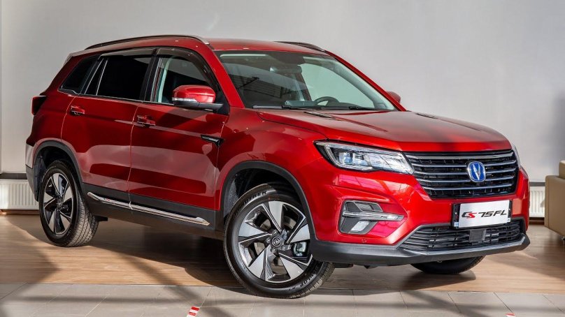 Китайский кроссовер Чанган cs75