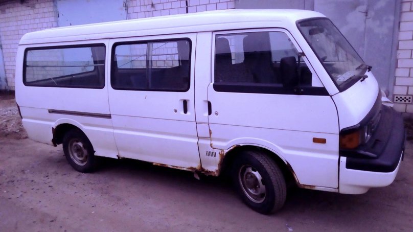 Мазда Бонго е 2200