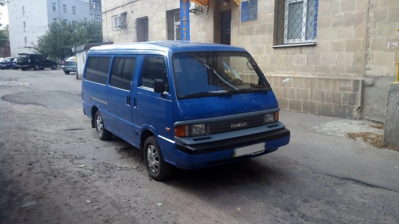 Мазда Бонго е 2200