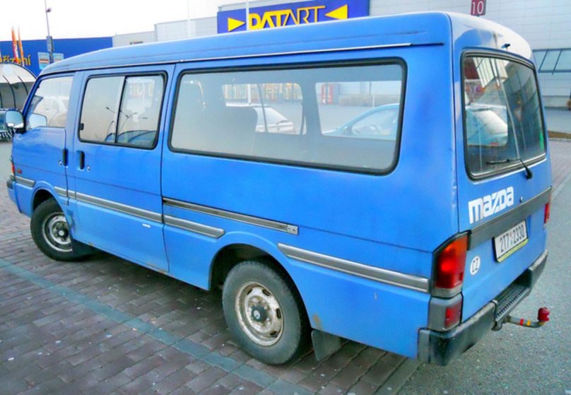 Мазда фургончик