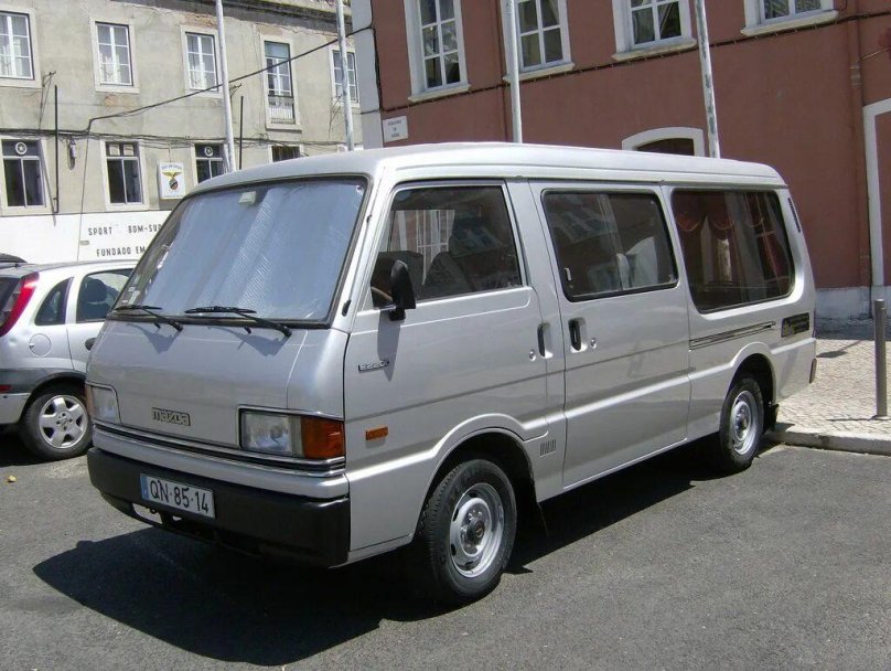 Мазда Бонго е 2200