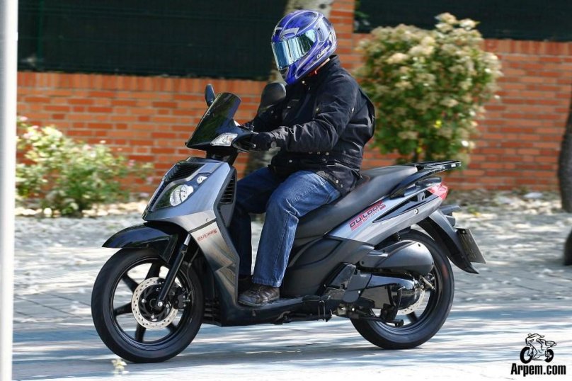 Скутер Аутлендер 150