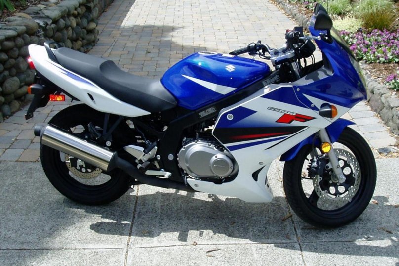 Suzuki gs500f