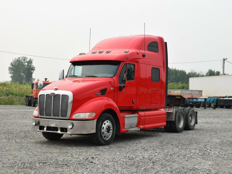 Тягач Петербилт 387
