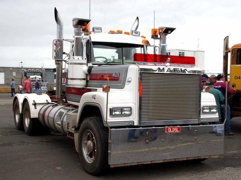 Грузовики Mack Superliner
