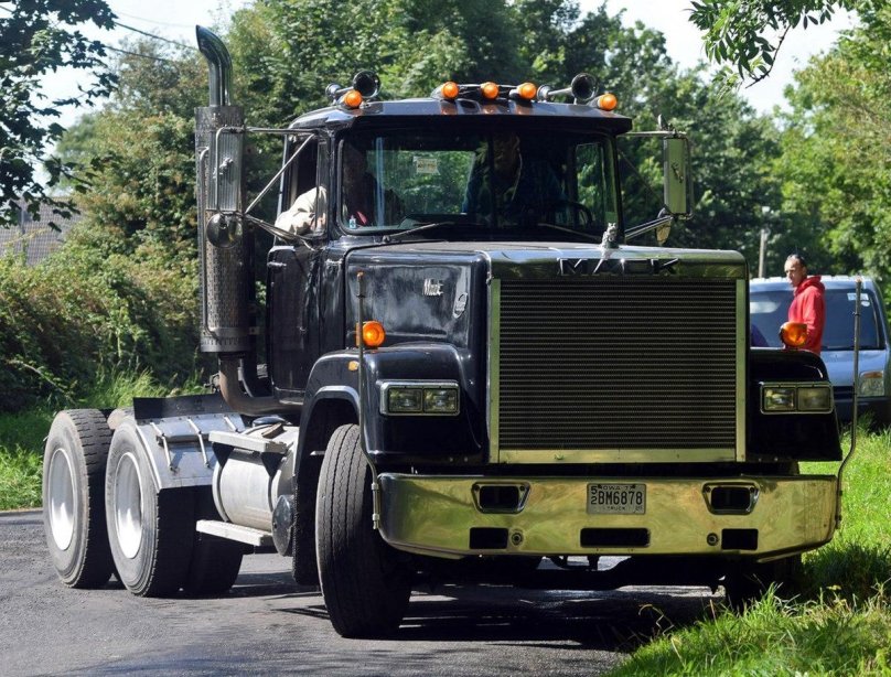 Грузовики Mack Superliner
