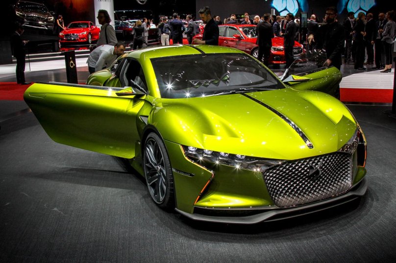 Машина DS E-Tense