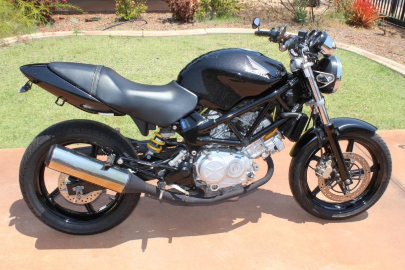 Honda VTR 250 Custom