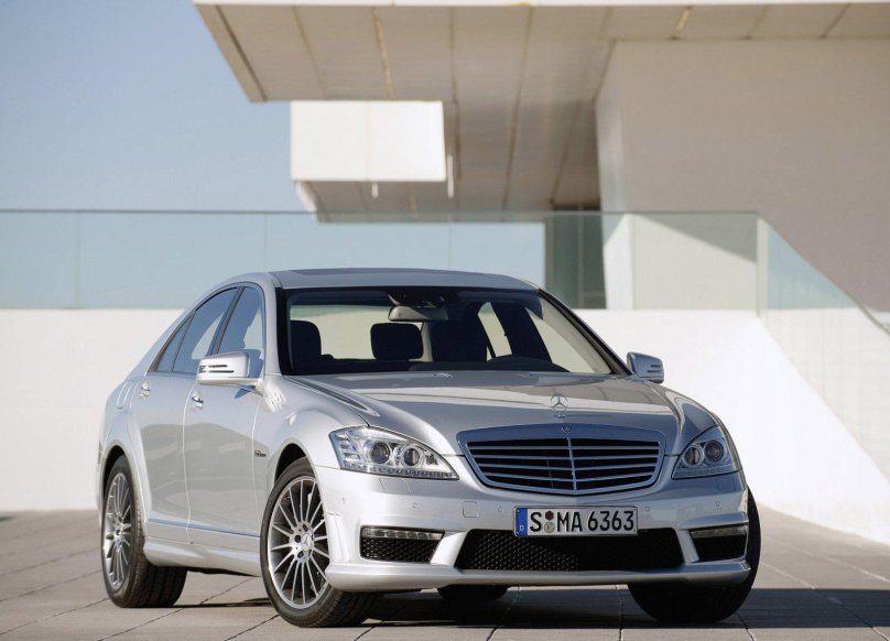 Mercedes Benz w221 AMG