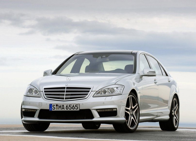 Mercedes Benz s class w221 AMG