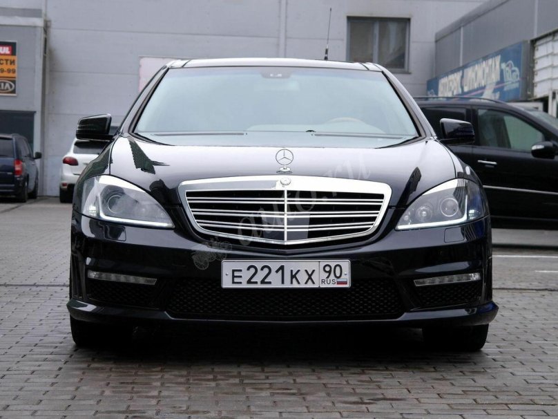 Мерседес е 221