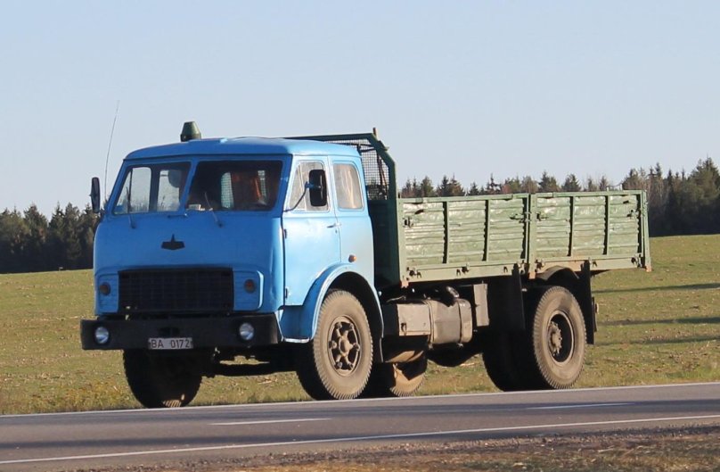 Бортовой грузовик МАЗ-5335