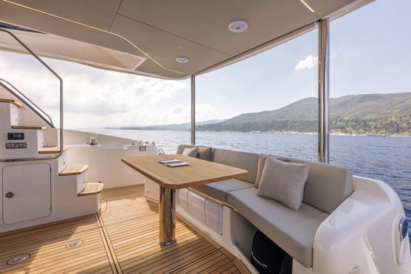 Яхта absolute 45 Fly