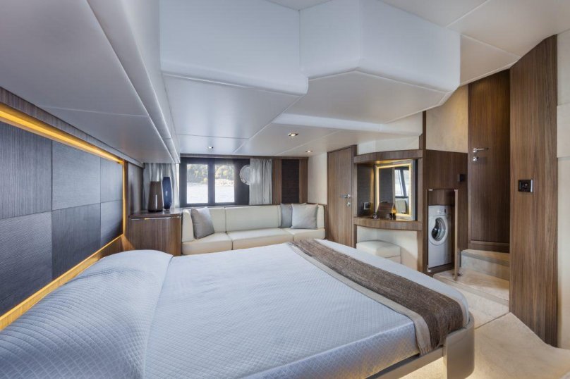 Яхта absolute 45 Fly