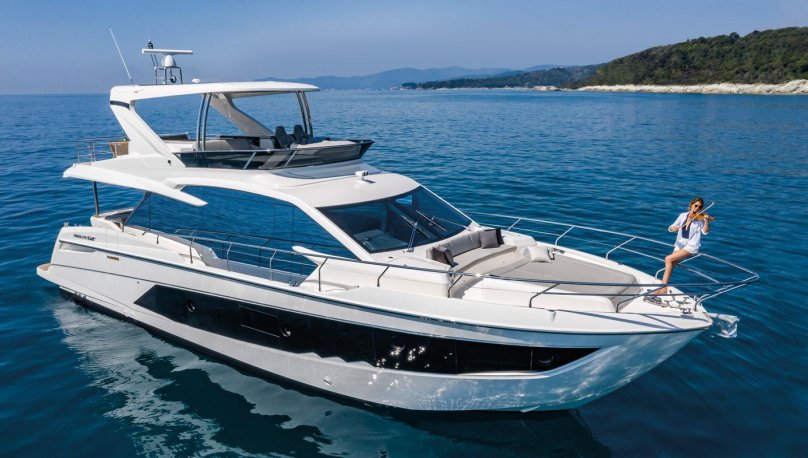 Яхта Абсолют 62