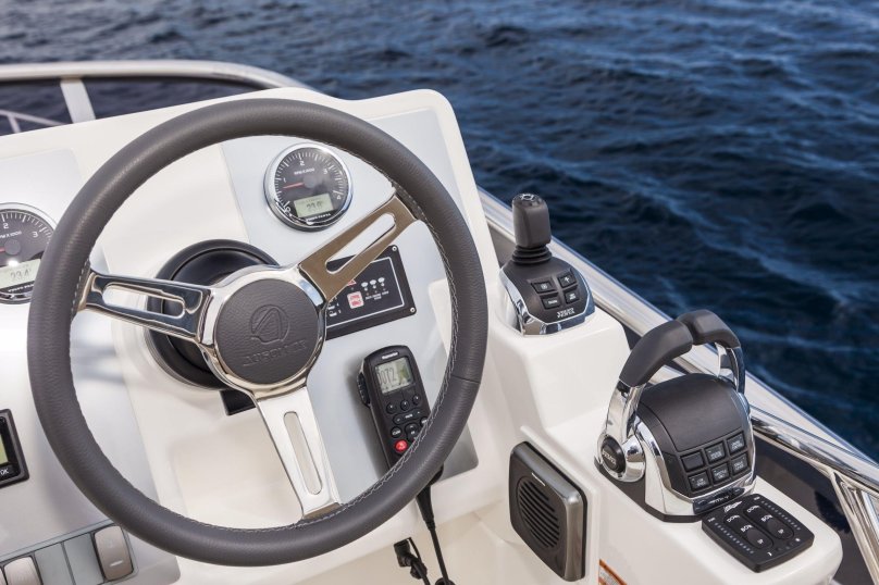 Моторная яхта Slider 42