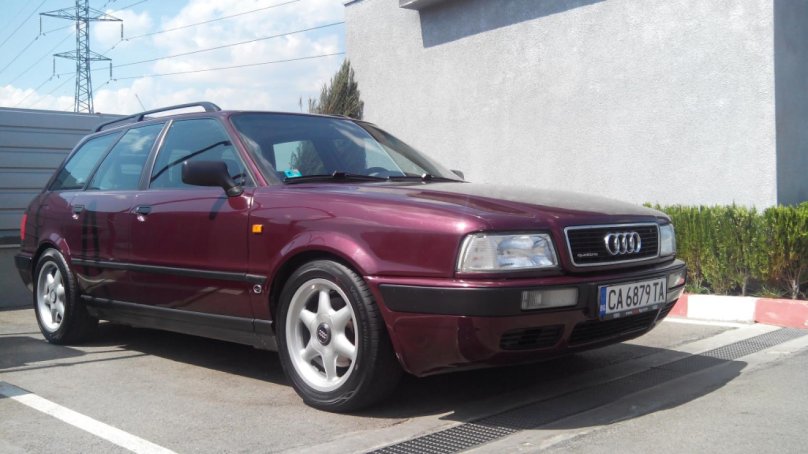 Старая Audi 80 avant