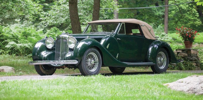 Старинная машина Lagonda v12 rapide