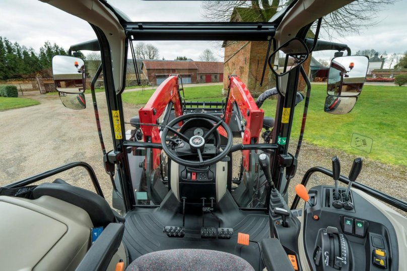 Кабина трактора Массей Фергюсон